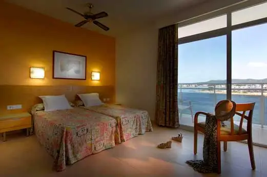 Amare Beach Hotel hotelkamer