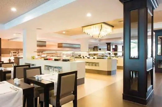 Hotel Riu Bravo restaurant