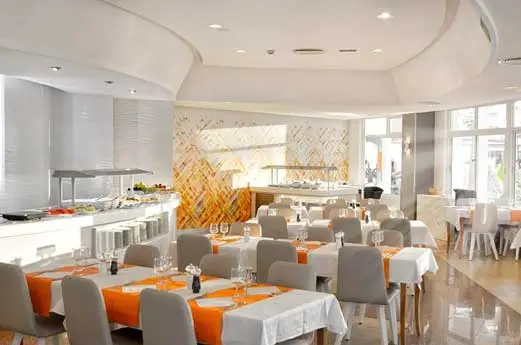 Waikiki hotel restaurant
